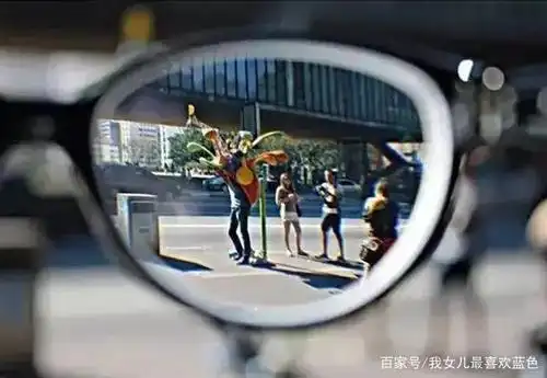 家长的一个动作,近视200度的小学生,上初中度数增长到700多度