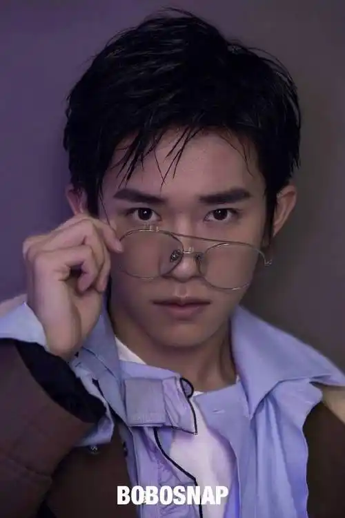 易烊千玺超话#易烊千玺无法逃跑#帅酷帅90