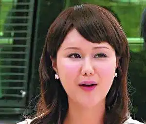 刘思希在《忠奸人》中被指脸部僵硬,鼻孔还一大一小.