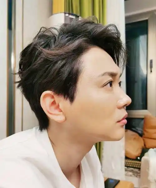 孟鹤堂吐槽烧饼儿子没眉毛,烧饼:长大了给纹一个!_烧麦_嫂子_灯光