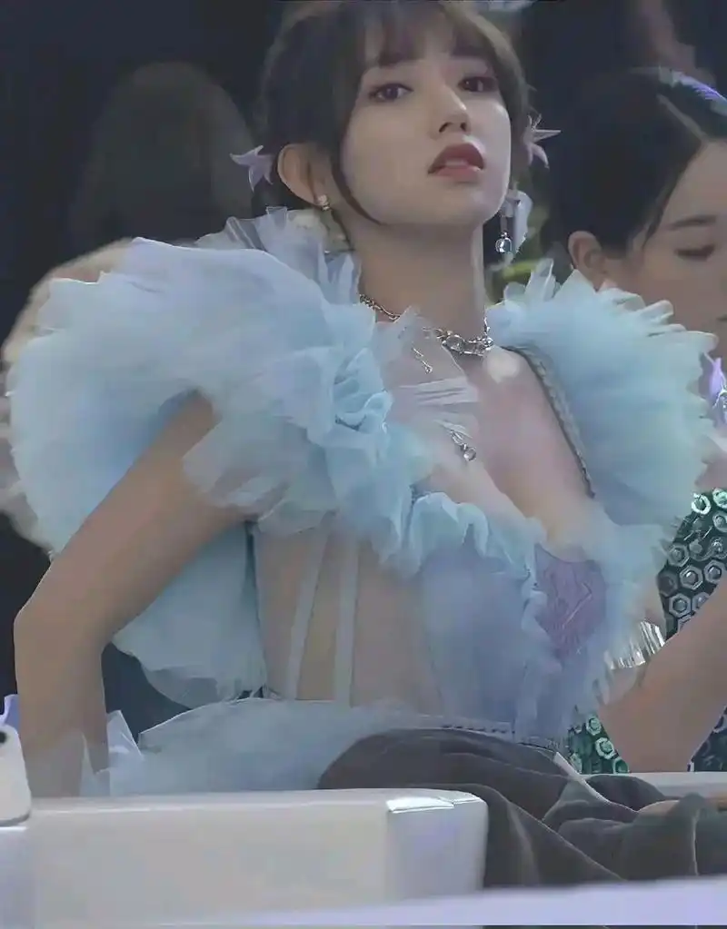 奶潇这名称绝对是实至名归,太有料了,娱乐圈中顶级的存在.