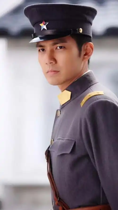 男星帅帅的军装照,谁更有军人气质?