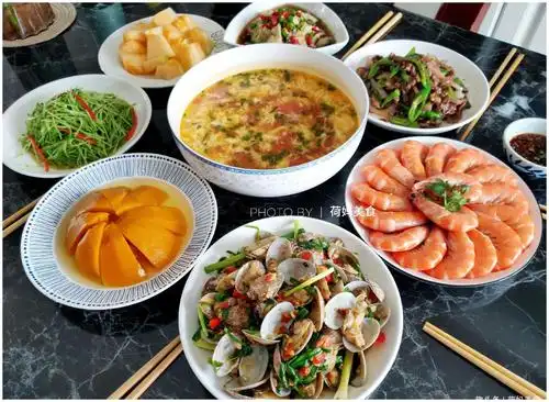 晒晒国庆假期在家做的午餐,清爽美味,6菜1汤花费150元,值吗?