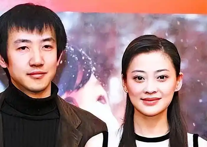 梅婷现任老公曝光,大花臂眼镜男,长相不帅却把梅婷宠上天!