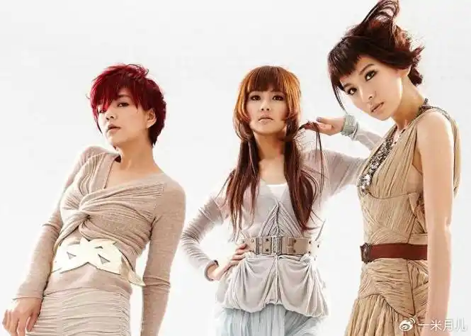 田馥甄过41岁生日she组合任家萱陈嘉桦为其庆生樱花漫步