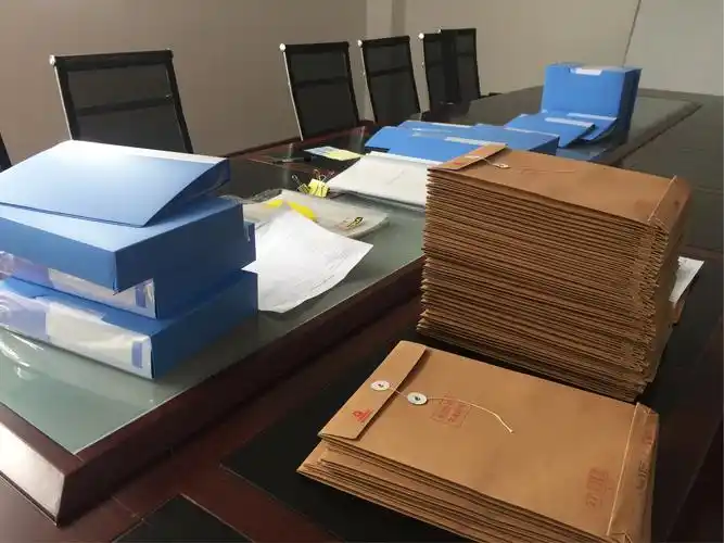 堆积如山的资料