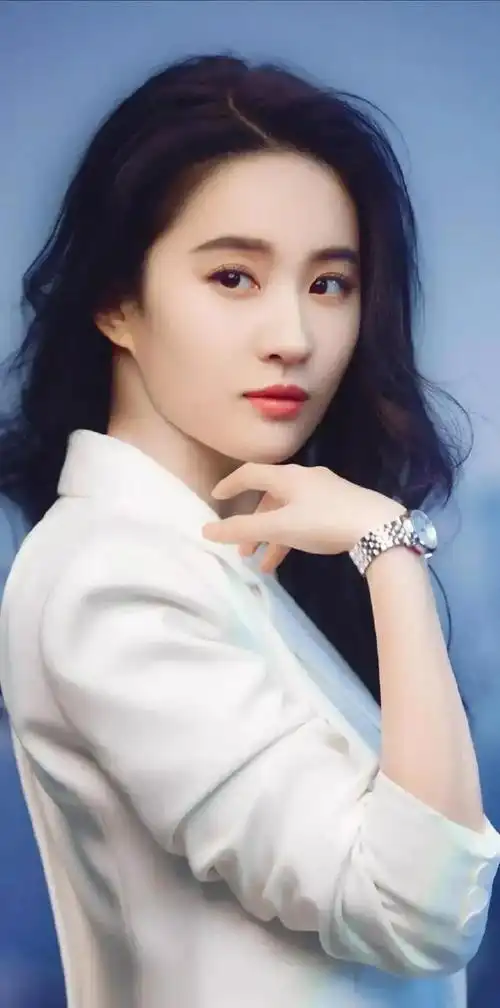 这些壁纸,它们以刘亦菲的高清照片为基础,经过精心的设计和制作,形成