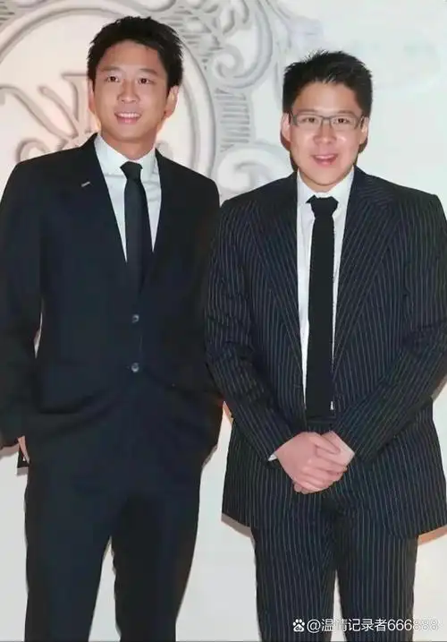 霍启刚与弟弟霍启山童年旧照曝光,那时的他们好亲密.