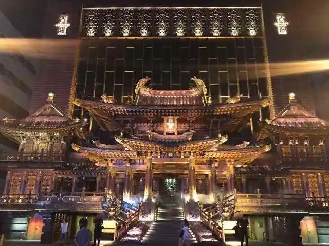 4,西安范特西酒吧集美食,时尚与娱乐为一体的人气酒吧.