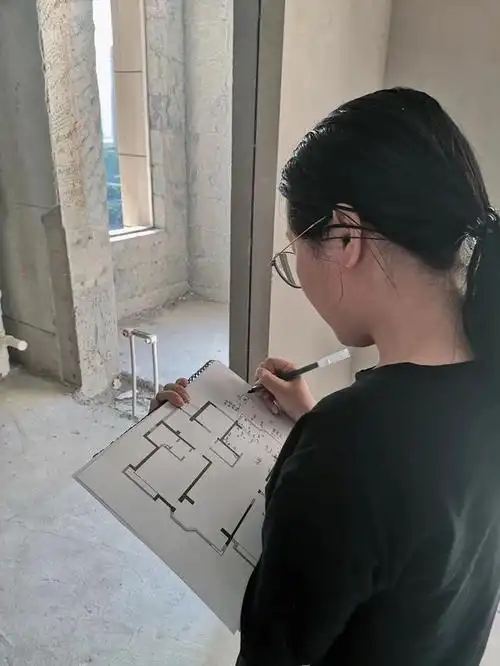 设计师日常 | 30度高温    ·工地量房中