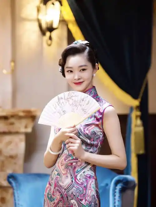 展现东方女人魅力的旗袍,这些好身材的明星穿出了灵魂惊艳了时光_气质