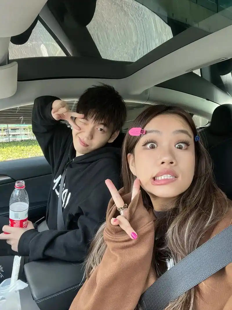 简单易学的双人拍照姿势#分享照片 - 抖音