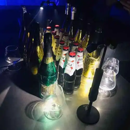 club卡莎酒吧-"[薄荷]环境: 环境不怎样 比起外面的来.