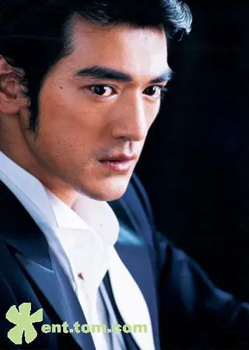 据说,大帅哥金城武很"宅".