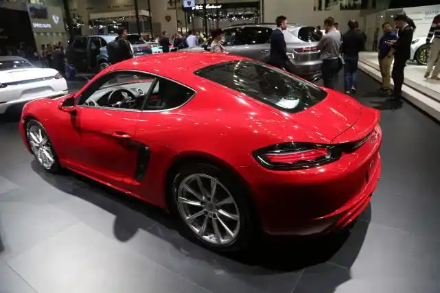 实拍保时捷718 cayman,一款弯道性能出众的硬顶跑车!