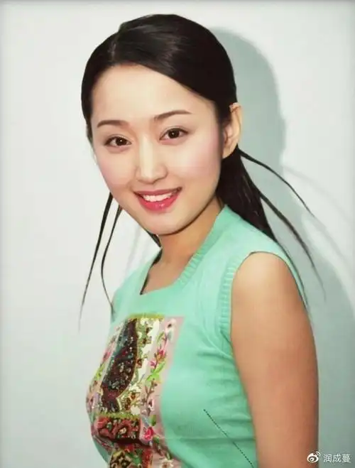 20岁爆红成国民女神,巅峰时为爱情隐退,杨钰莹凭什么再翻红?