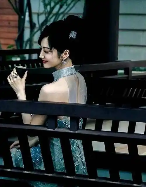 景甜旗袍美照曝光,身材神秘保持法大揭秘