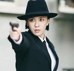 吕佳容成热血神枪手演绎最美女汉子