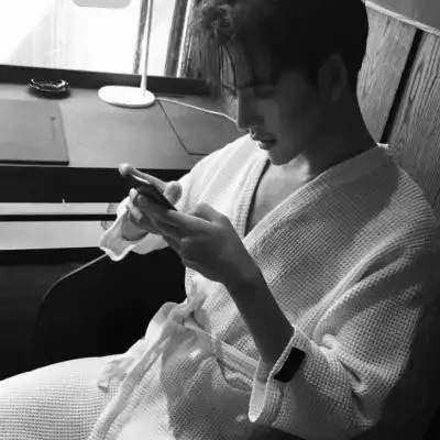 黑白头像男真人成熟图片