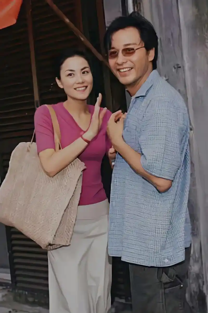 天后王菲和哥哥张国荣的合照 看得出来两个的关系很好 挚友