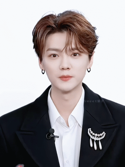 18岁鹿晗也忍了,但看了18岁的雷佳音真是忍无可忍|乐器|董子健|娱乐圈