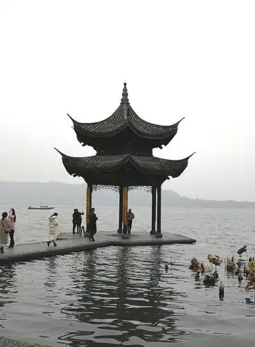 杭州西湖一一平湖秋月,白堤,苏题,三潭印月