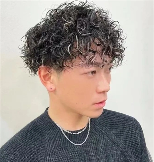 男生羊毛卷发型 蓬松慵懒有个性_男生烫发 - 美发站