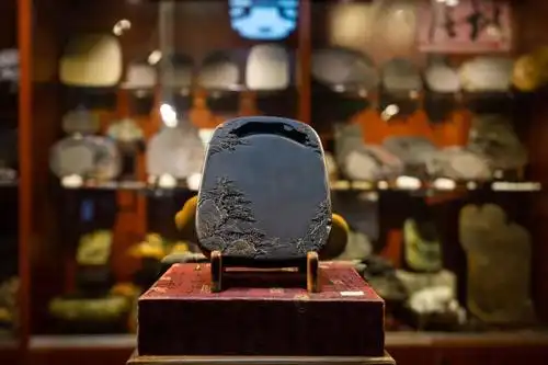 许鸿飞在肇庆调研端砚艺术与文化传承