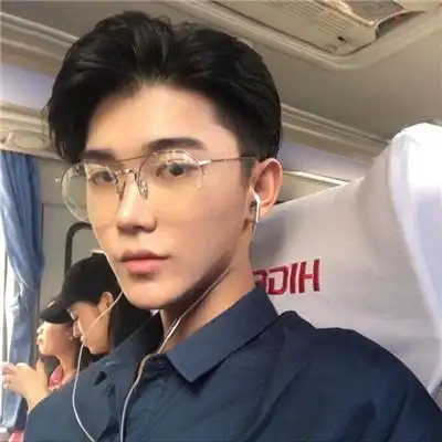 帅气有品位的男生头像高清图片 你低个头剩下错我来认