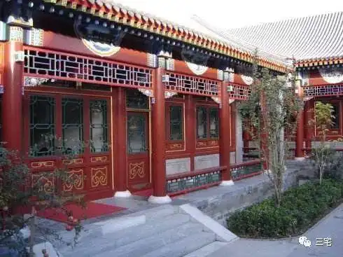 北京四合院太壕了雕梁画栋花窗连廊有的光装修就上亿