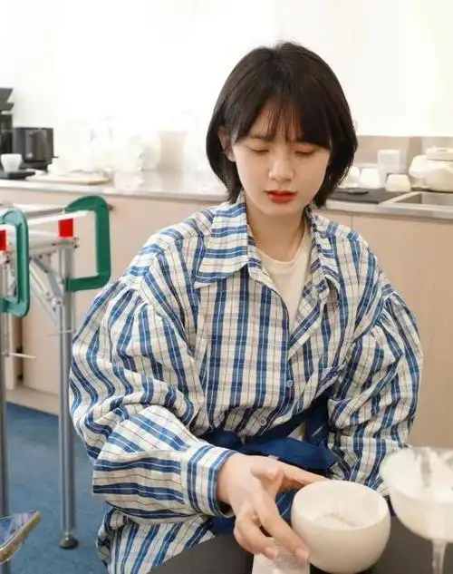 温柔又可爱,挂耳短发,在日常里非常好打理,谁剪谁好看,这款发型刘海