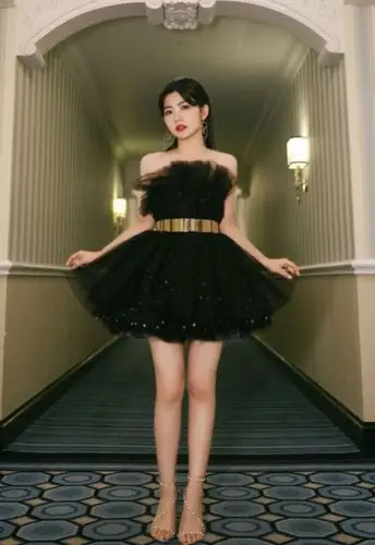 赖美云机场私服照流出,看到脚上的鞋子,真只有1米53