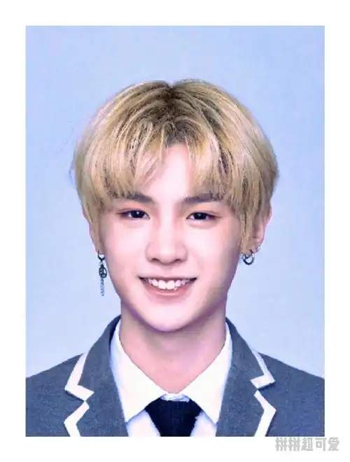 黄明昊超话94#黄明昊justin篮板青春#「饭修证件照」#夏日限定(inst