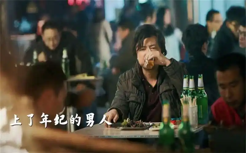 《上了年纪的男人》女声烟嗓版,唱出了80后男人的心酸,太真实