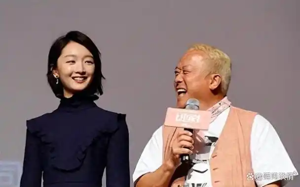 2010年,一位名不见经传的90后小演员周冬雨,在张艺谋执导的古装剧