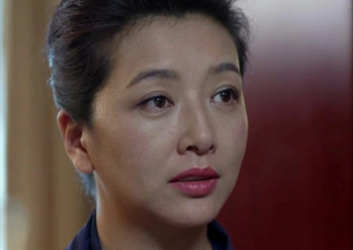 原创52岁江珊近况小她16岁丈夫帅过前男友靳东女儿也是高颜值