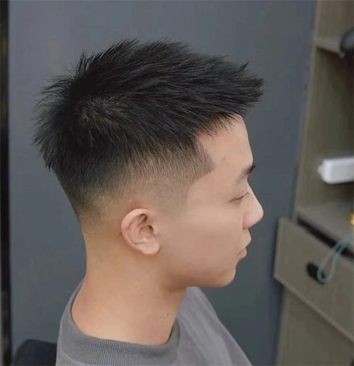 韩式男生前刺发型 清爽利落巨显帅_男士短发 - 美发站