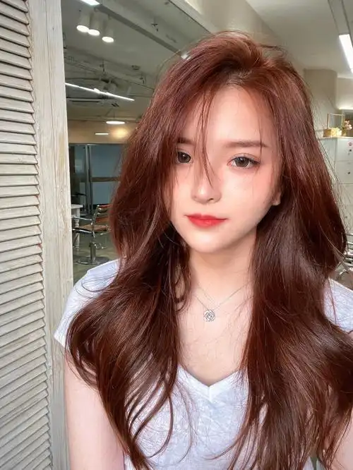 漂头发的妹子这款发色可以尝试一次可以让你的春天充满活力和热情优雅