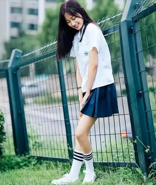 对于学生们来说在回忆高中生活时总是充满了矛盾的心情,既非常怀念