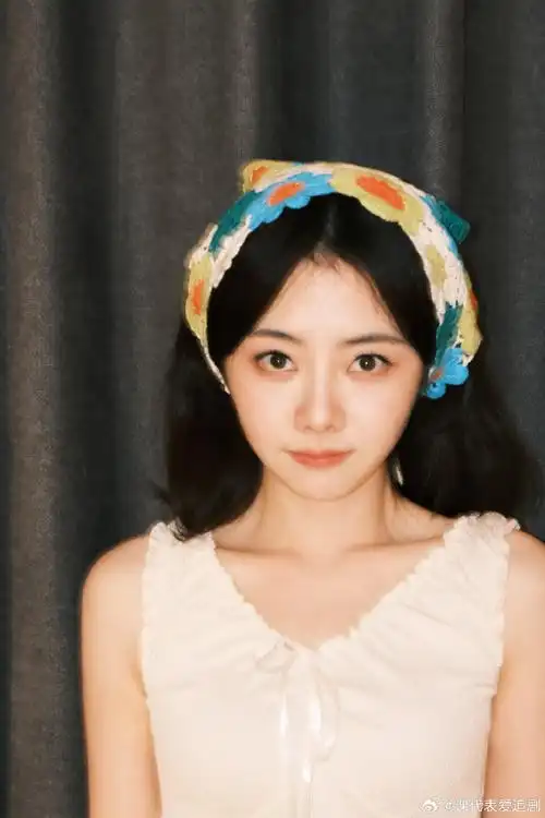 谭松韵戴头巾好可爱##谭松韵人比花娇