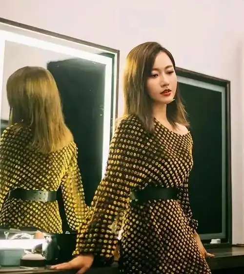 回顾潘长江女儿潘阳拍戏不成嫁10亿富豪婚后带儿子长住娘家