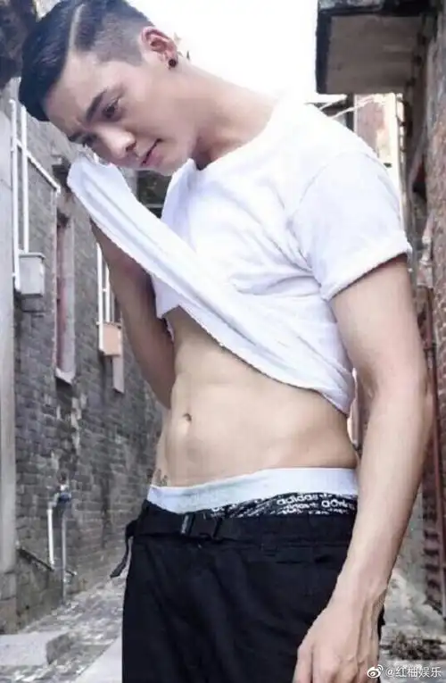 陈伟霆腹肌秀-图9