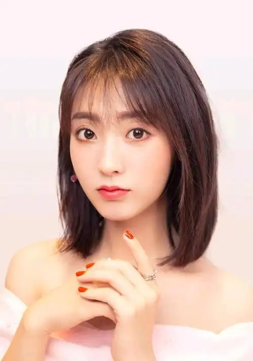 谭松韵1990年5月31日出生于四川省泸州市叙永县,中国内地影视女演员