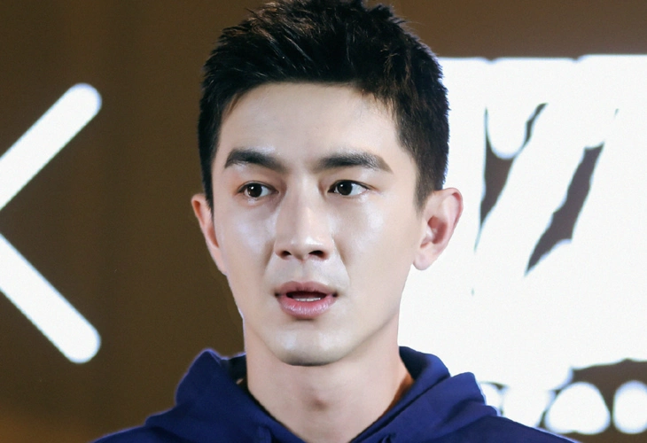 原创林更新终于出现了,剪了短发颜值逆天,网友:返老还童了?