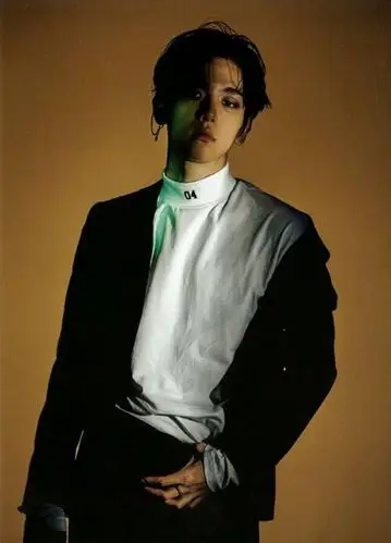 边伯贤/monster时期的young daddy和我最爱的领口数字衣 5巡上闪闪