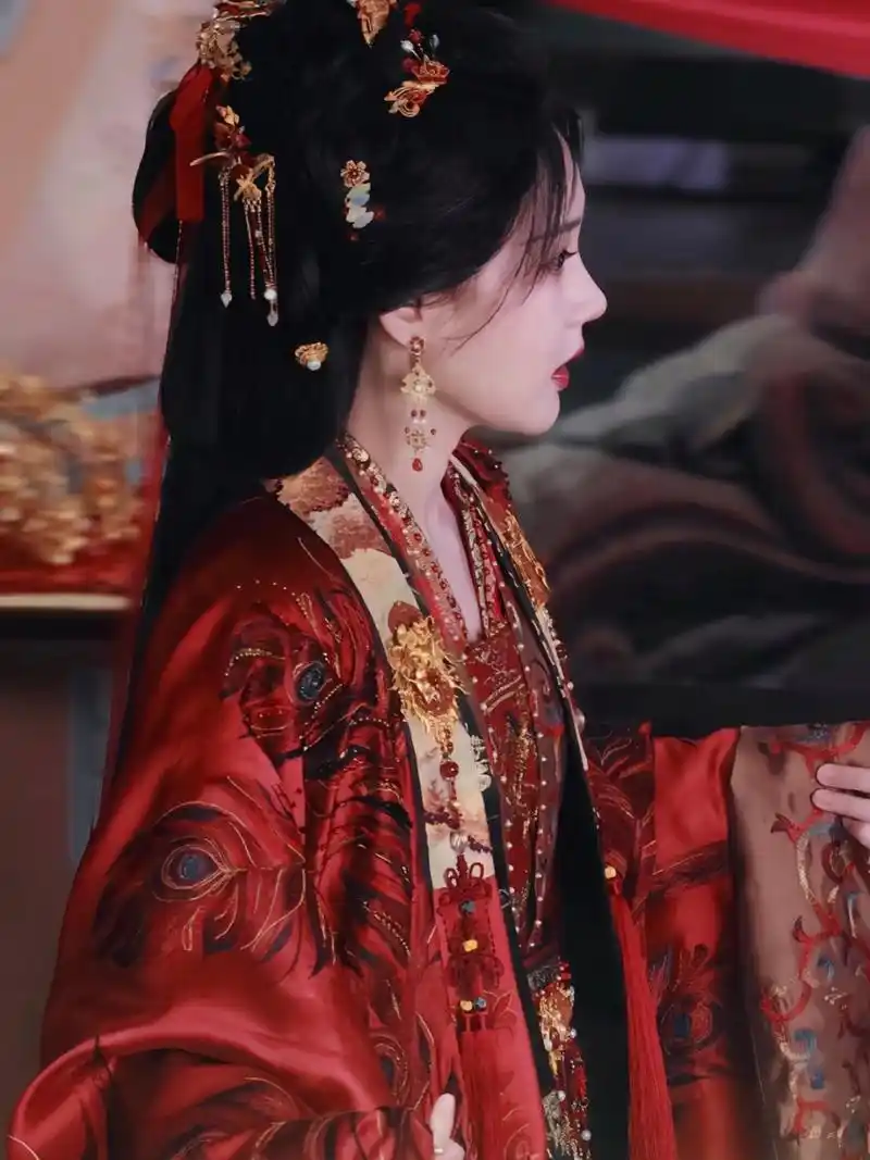 可叹惊鸿;李一桐 云秀行 红秀丽 #影视妆造# #服化道# #影视剧# #古装