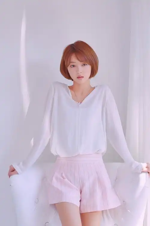 甜系少女秦鸣悦写真曝光 《风暴舞》"玛雅"正在解锁中