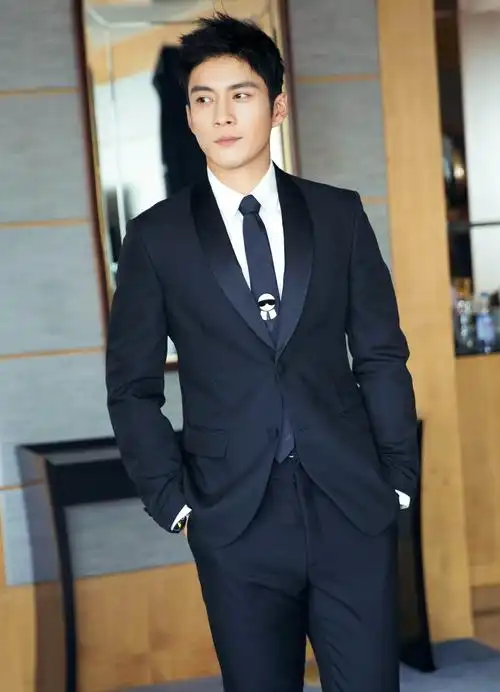 韩东君西装帅气亮相活动 时尚个性带你共赴国庆狂欢