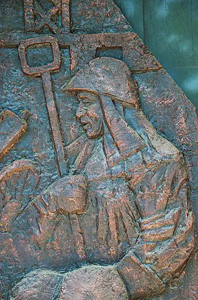 鞍山烈士纪念馆炼钢工人浮雕