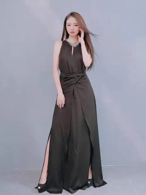 阔太安以轩也太瘦了,穿一身黑虽然很显气质,全身却只有骨感|减龄|裙摆